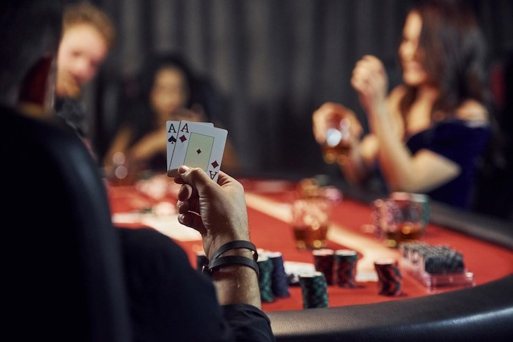Antarmuka VIP Roulette di chessgames dengan dealer langsung
